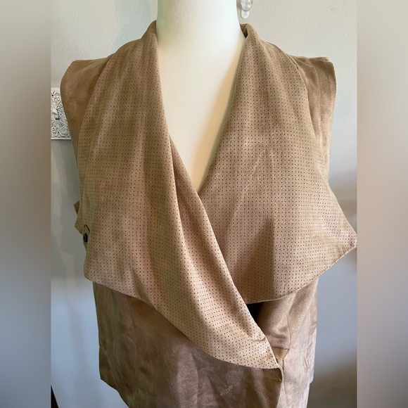 Kut from the Kloth Women’s XL Tan Wrap Vest with Pockets - Picture 2 of 11
